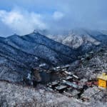 朝阳1雪后微晴，云在山中绕，朝阳凤凰山水墨如画