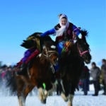 巾帼不让须眉——赛里木湖冬季那达慕姑娘追 Kyz kuu in Nadaam Sayram Lake in Winter